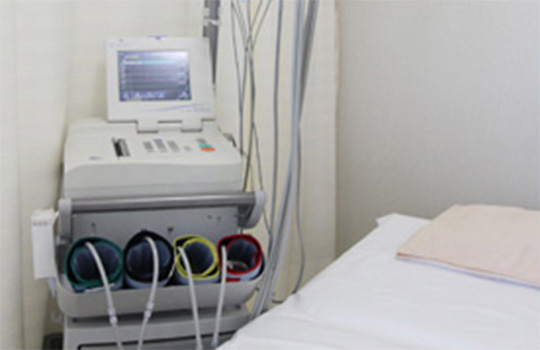 心電図・動脈硬化検査（CAVI検査）装置